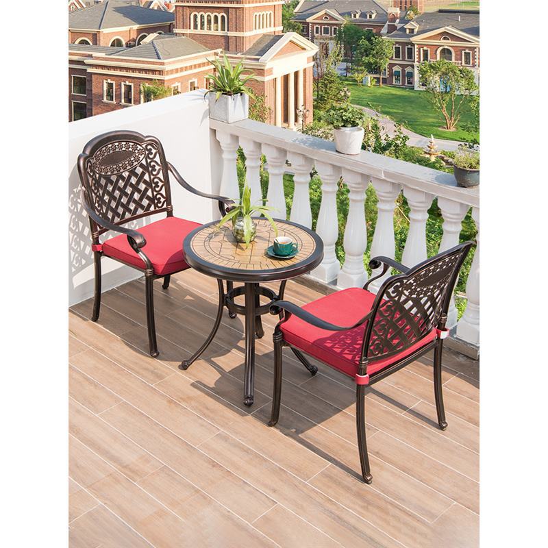 주조 알루미늄 원형 테이블과 빨간색 야외용 의자 2개, - Outdoor Furniture One Piece 리뷰 및 가격